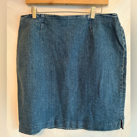 Ralph Lauren Dresses & Skirts - NWT Ralph Lauren women’s denim skirt 16